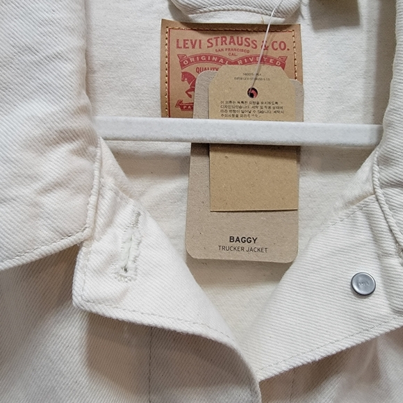 Levi's BAGGY TRUCKER JACKET (PLUS SIZE) In Barely Freezing NEW! - Picture 6 of 11